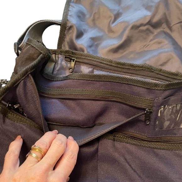 Buffalo Messenger Bag-Flap Closure-3 zipper pockets-2 zipper pockets on ends - Picture 4 of 11